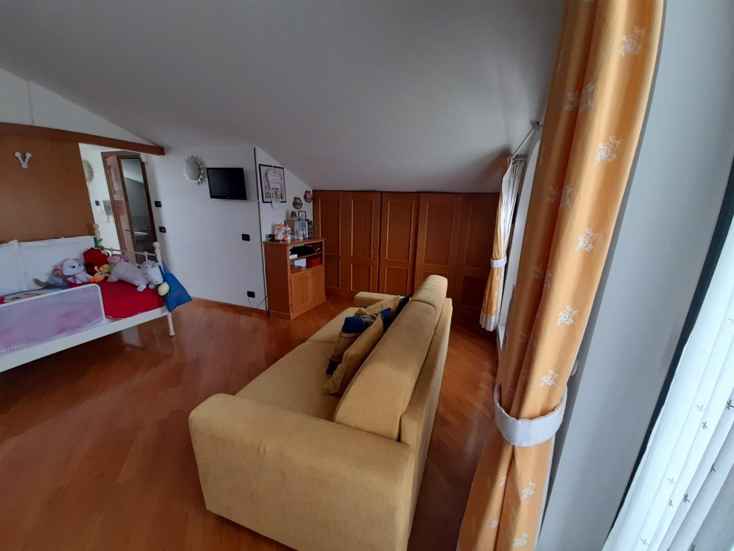 Villa Bifamiliare con giardino, Carrara marina di