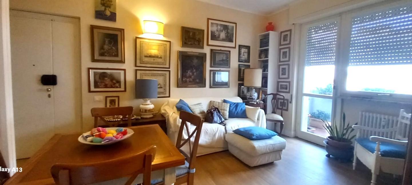 Bilocale con terrazzo, Carrara marina di