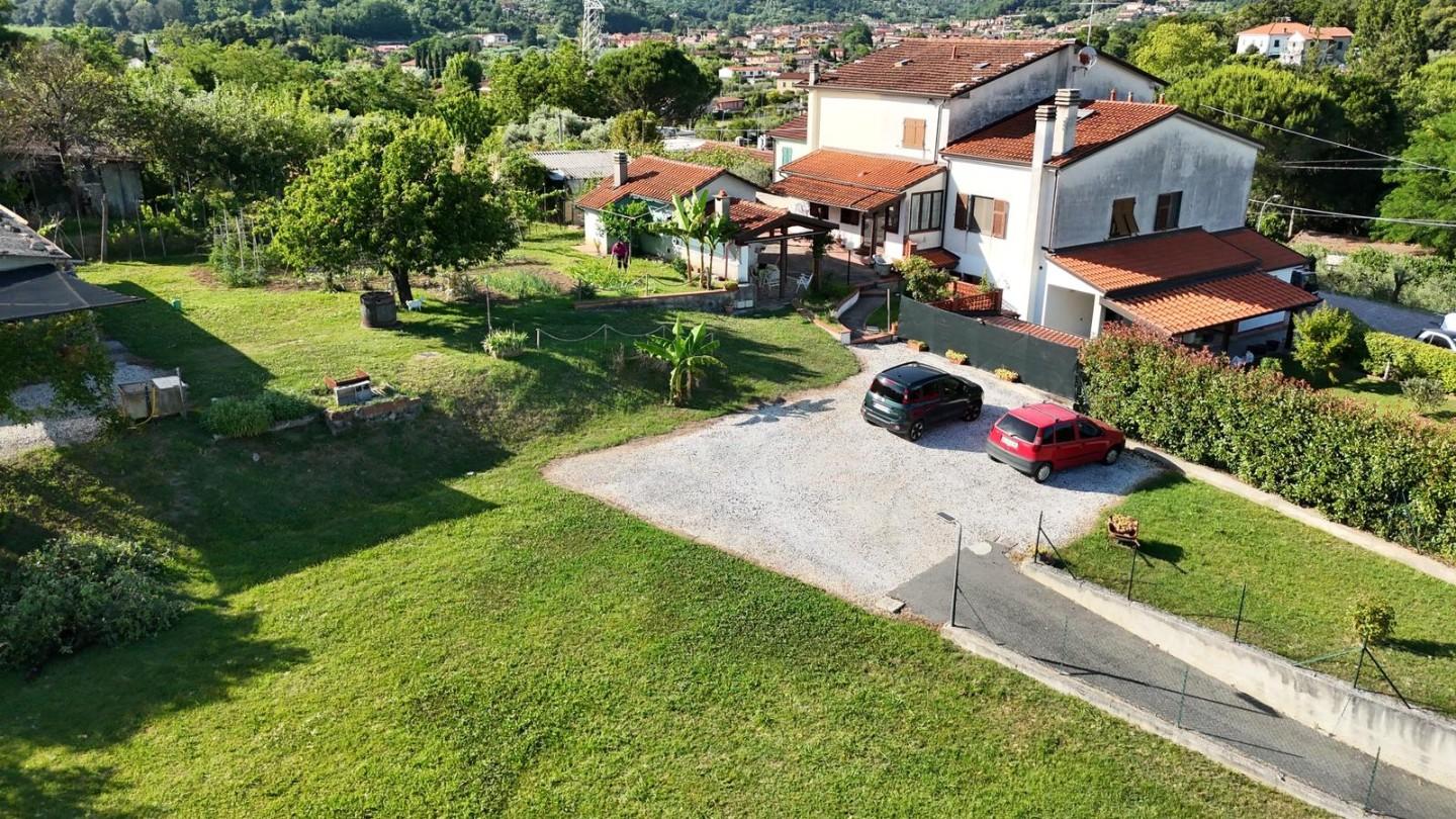 Villa Trifamiliari con giardino, Sarzana sarzanello