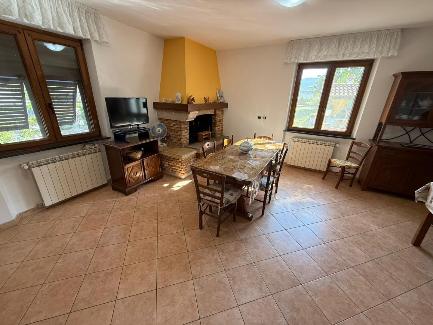Villa Trifamiliari con giardino, Sarzana sarzanello