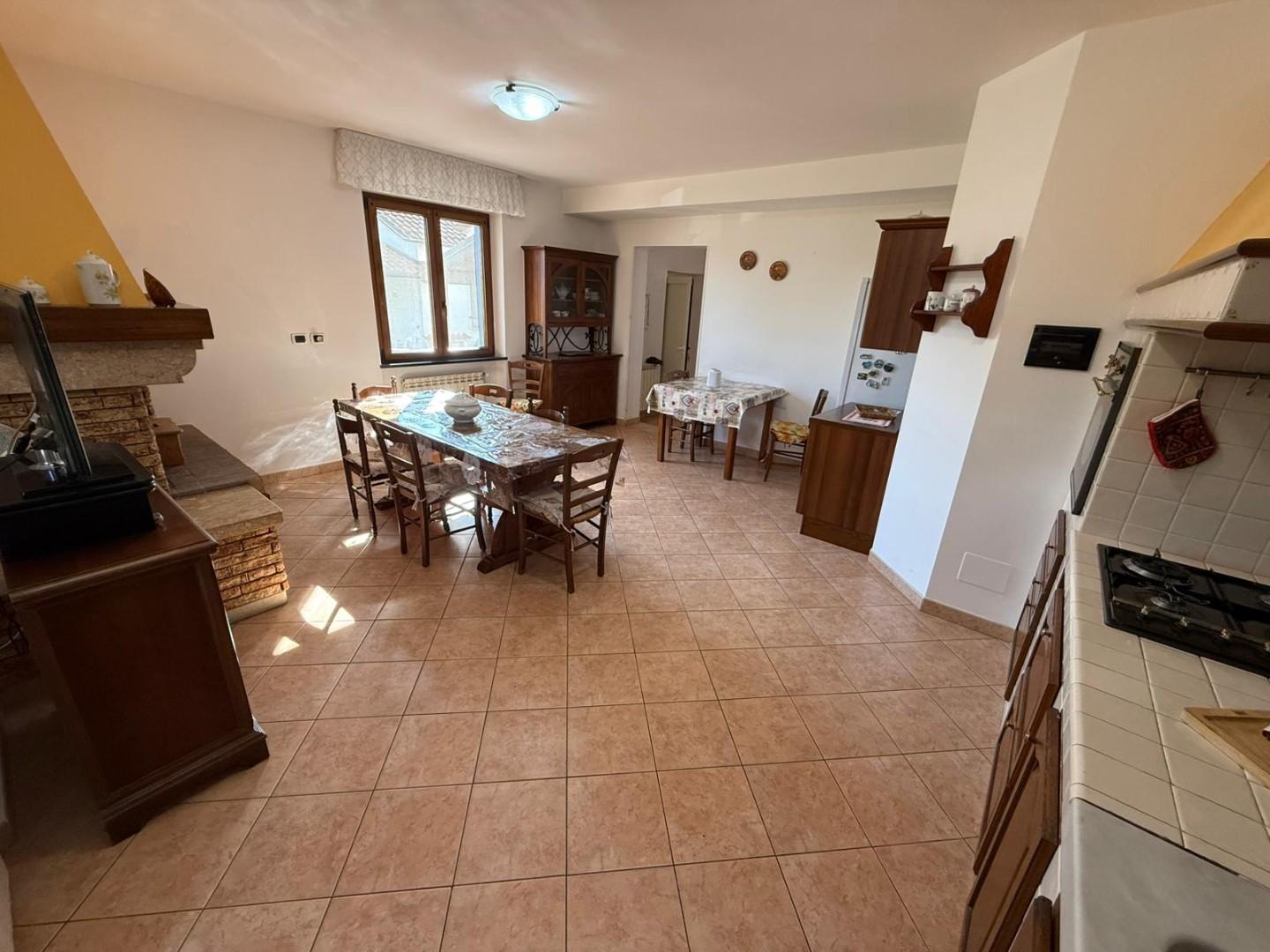 Villa Trifamiliari con giardino, Sarzana sarzanello