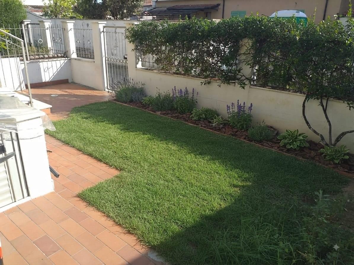 Villa con giardino, Carrara fossone