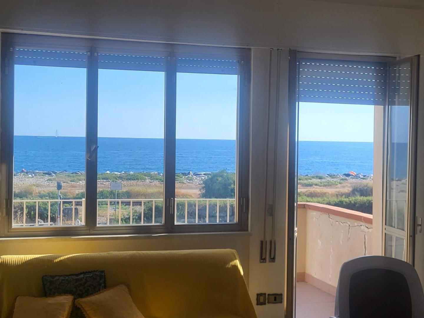 Bilocale con terrazzo, Carrara marina di