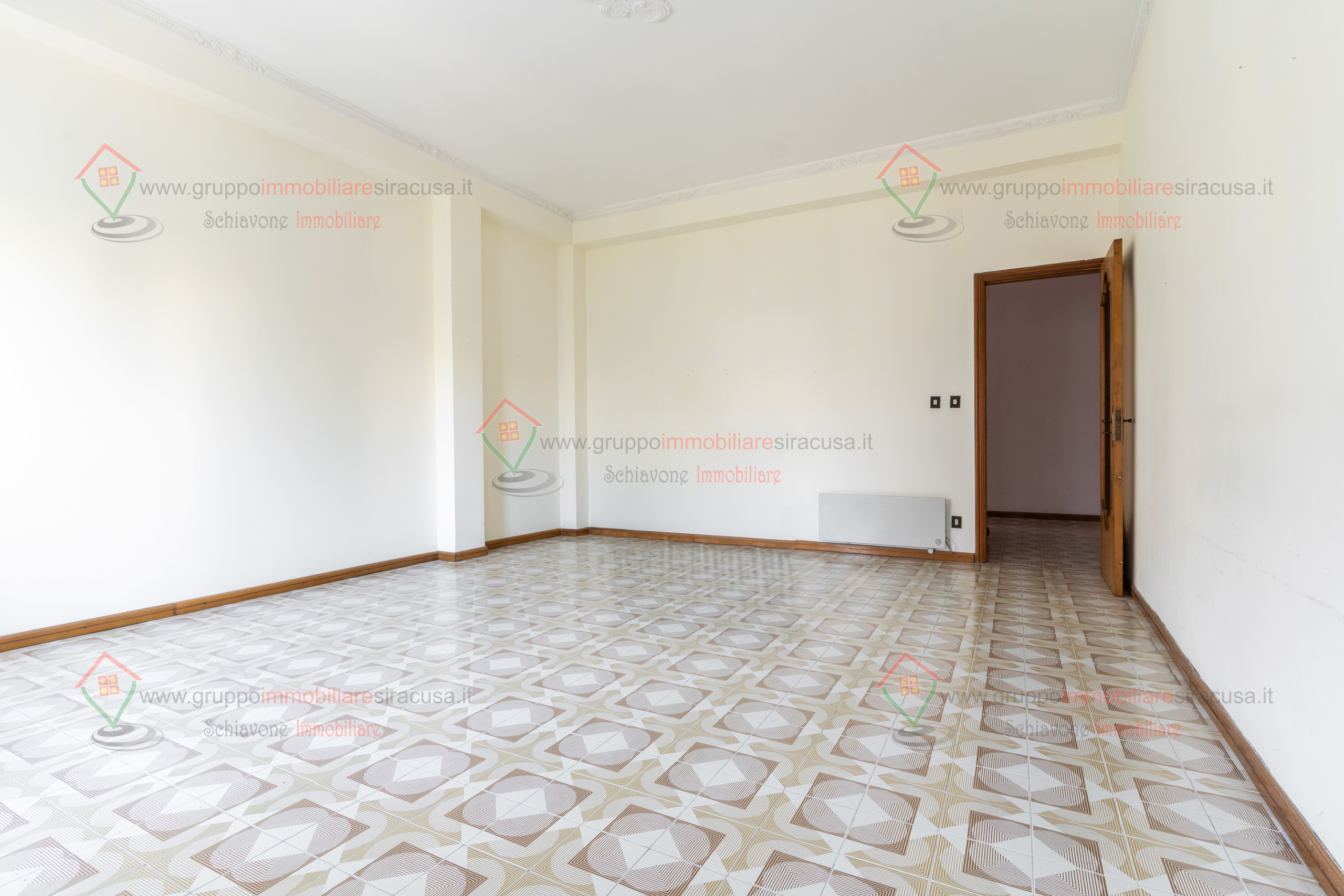 Appartamento da ristrutturare, Siracusa pizzuta scala greca