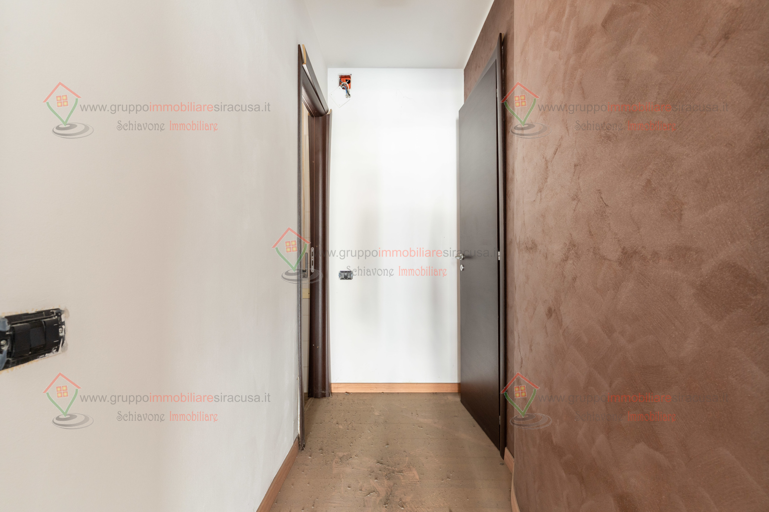 Locale commerciale ristrutturata, Siracusa adda gelone timoleonte