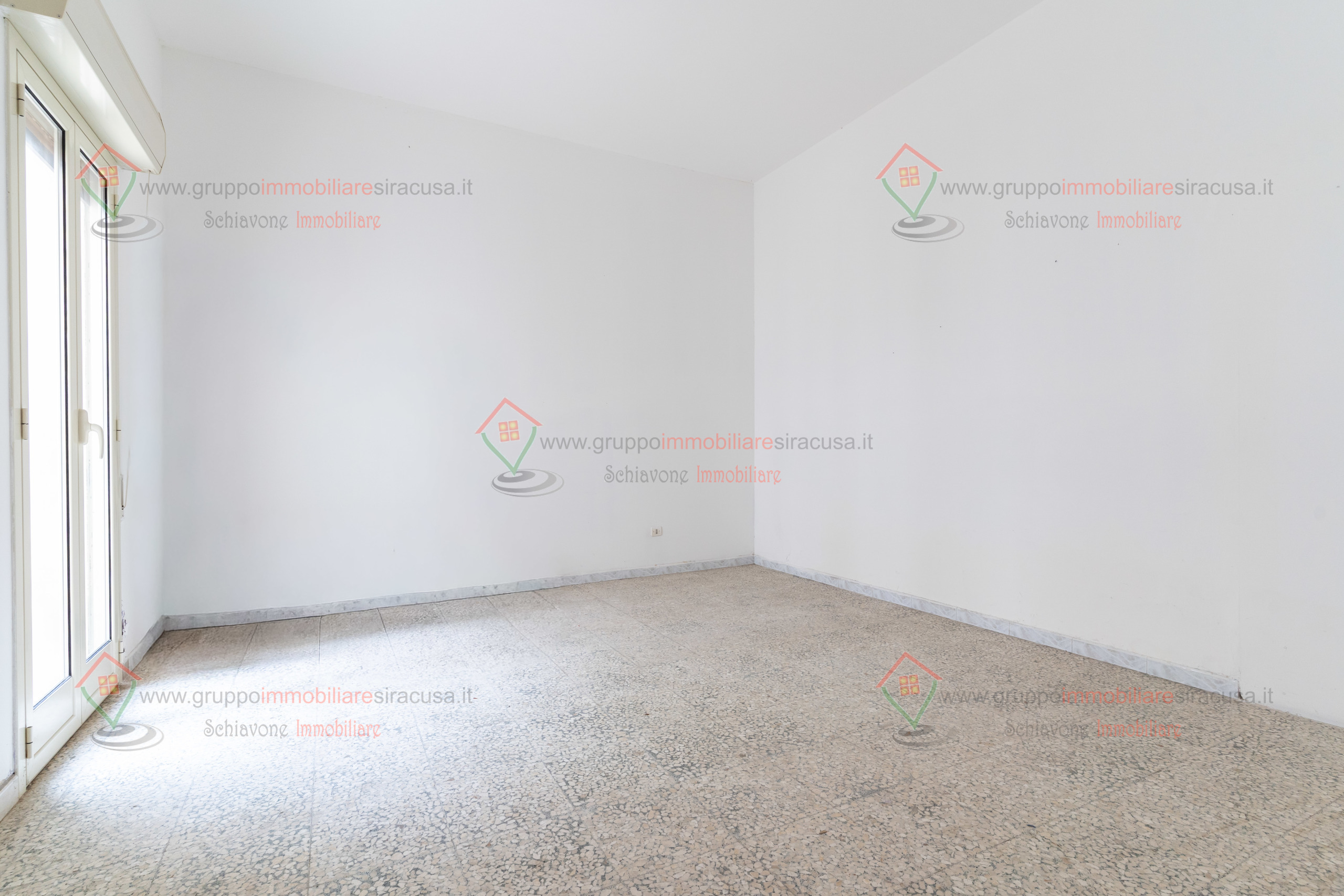 Casa indipendente con box a Priolo Gargallo