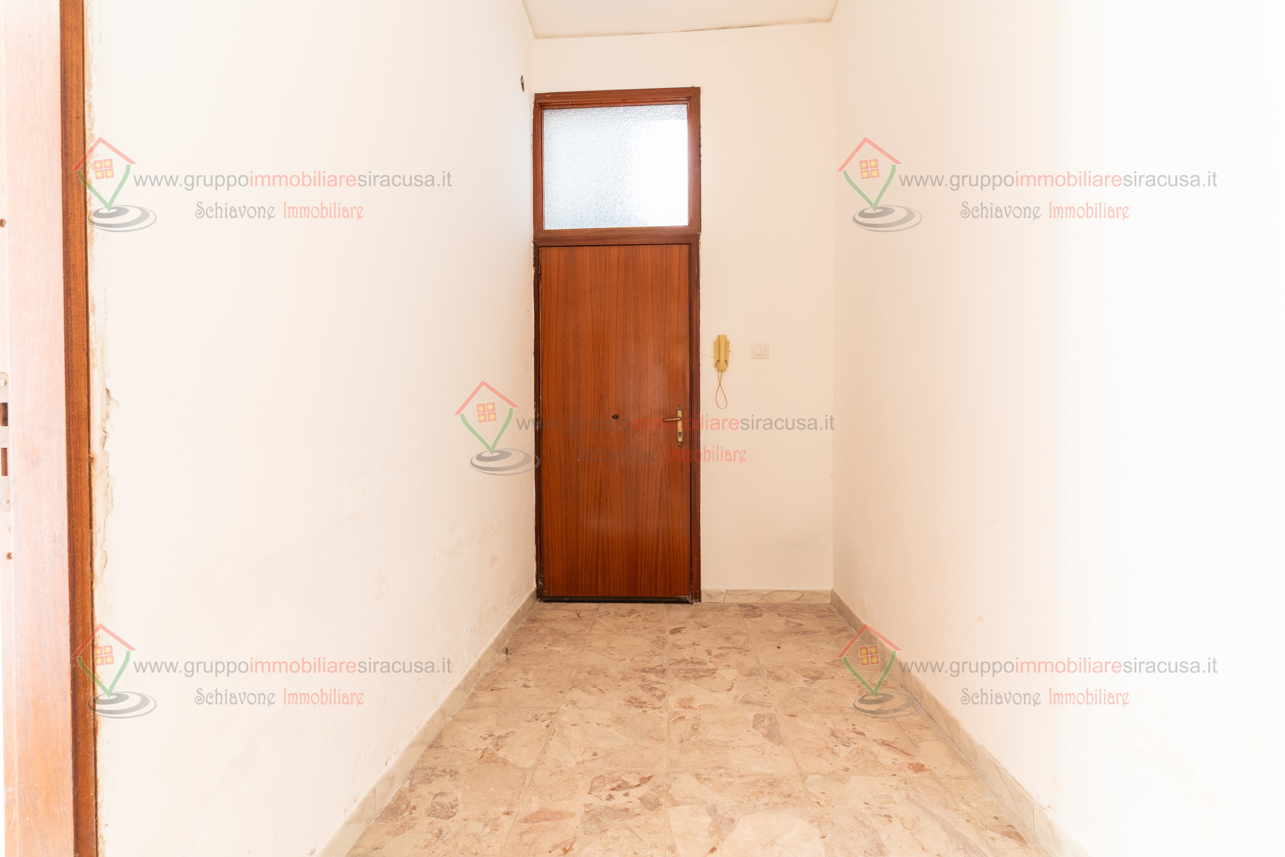 Casa indipendente con box a Priolo Gargallo