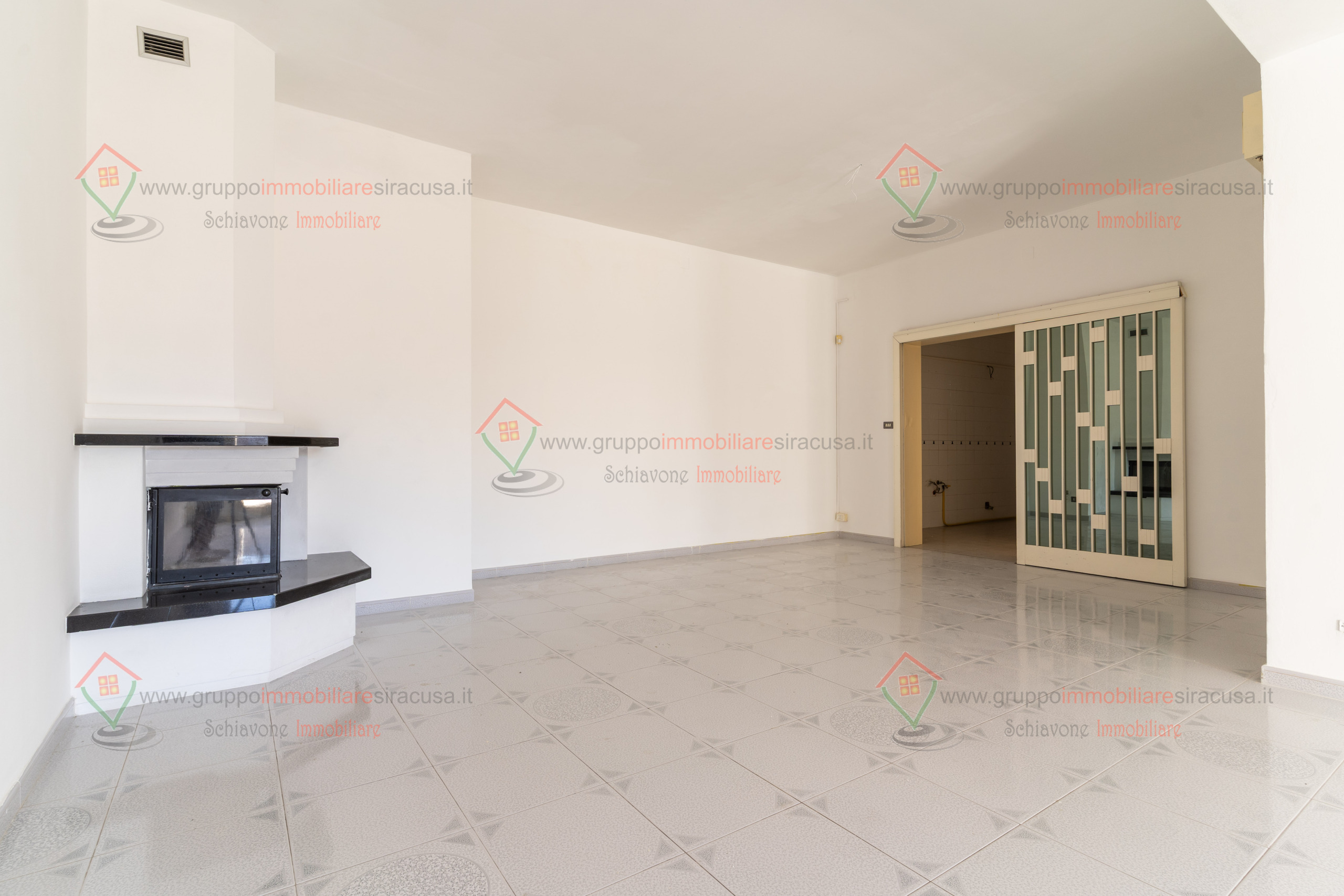 Attico con terrazzi a Floridia