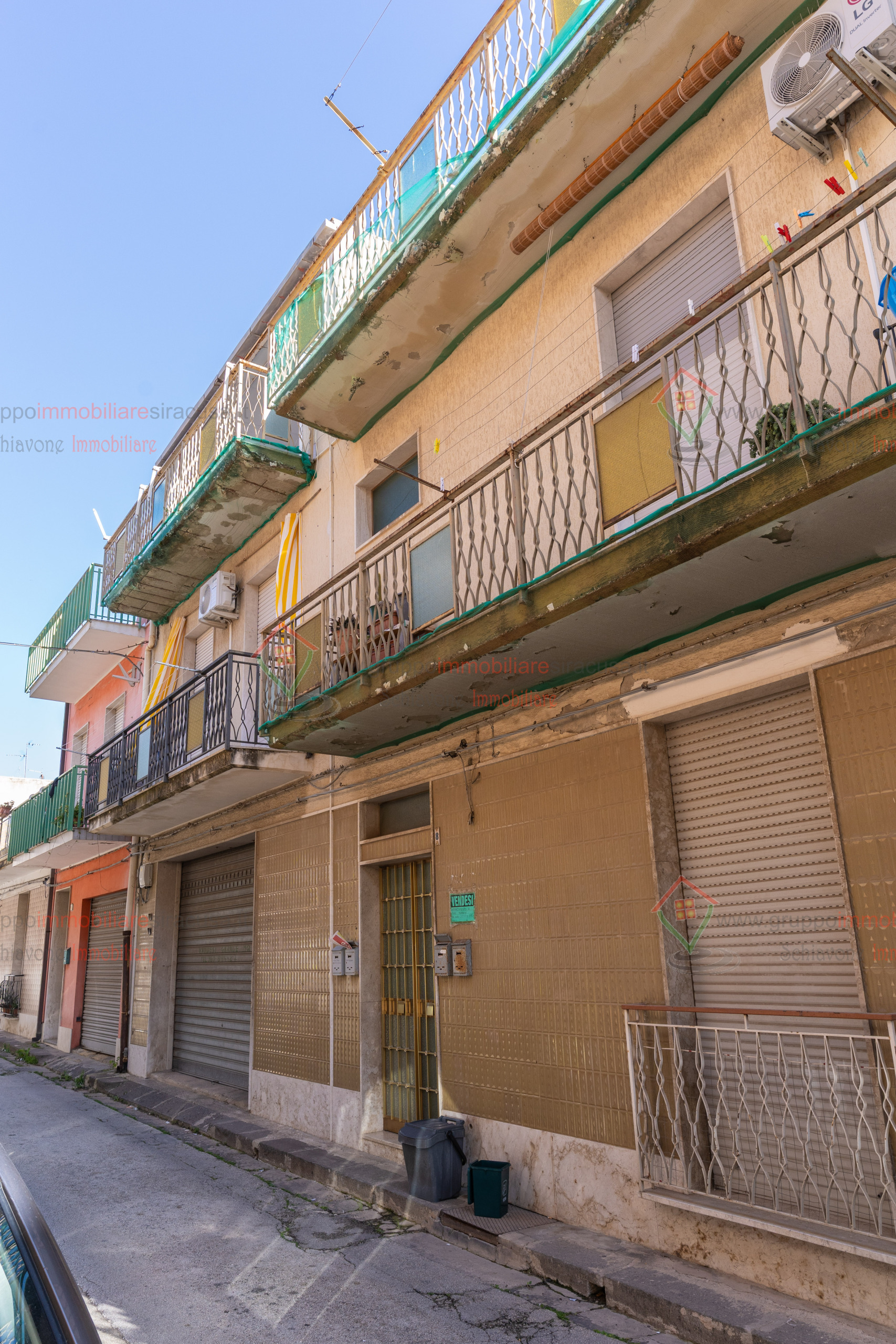 Attico con terrazzi a Floridia