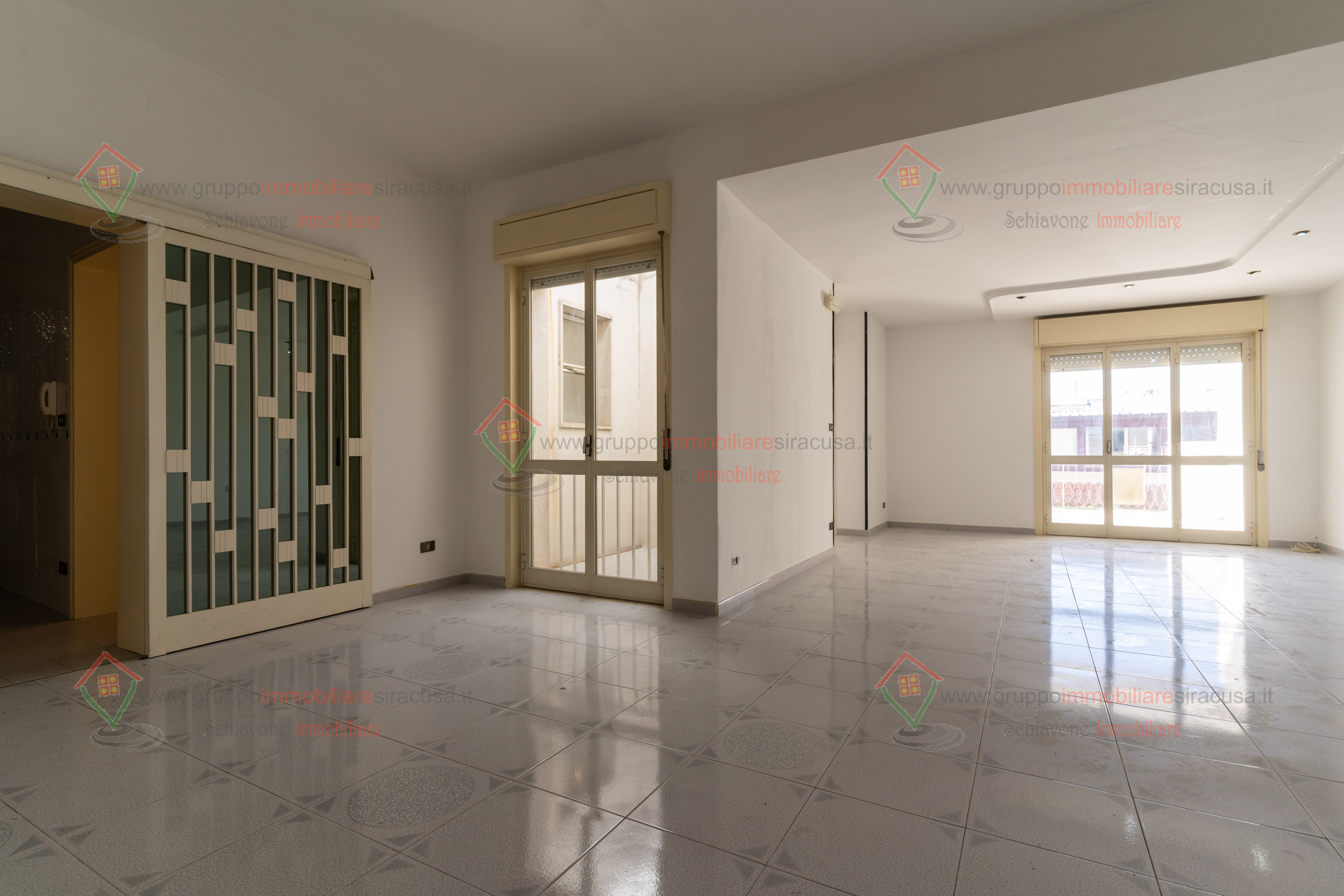 Attico con terrazzi a Floridia