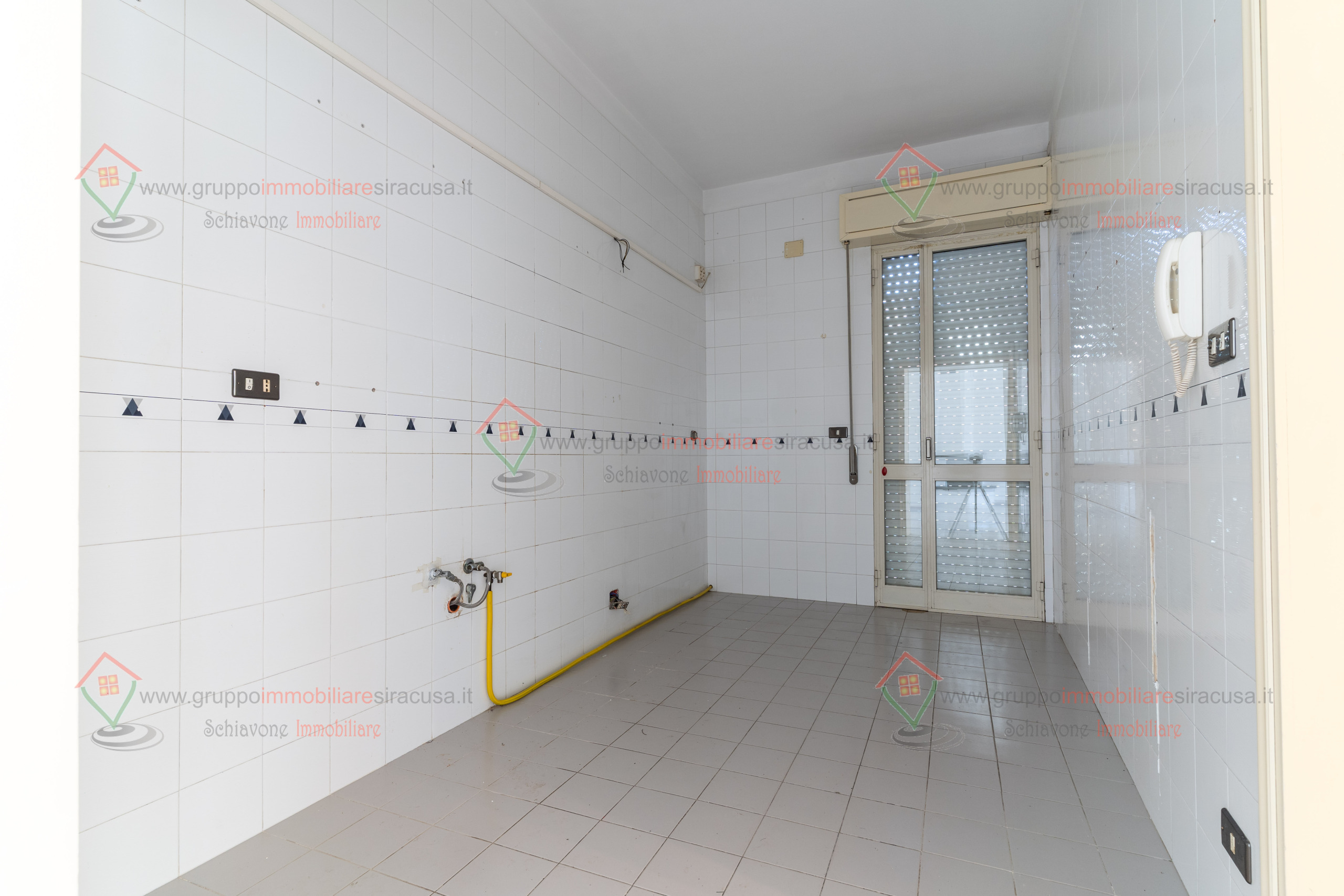 Attico con terrazzi a Floridia