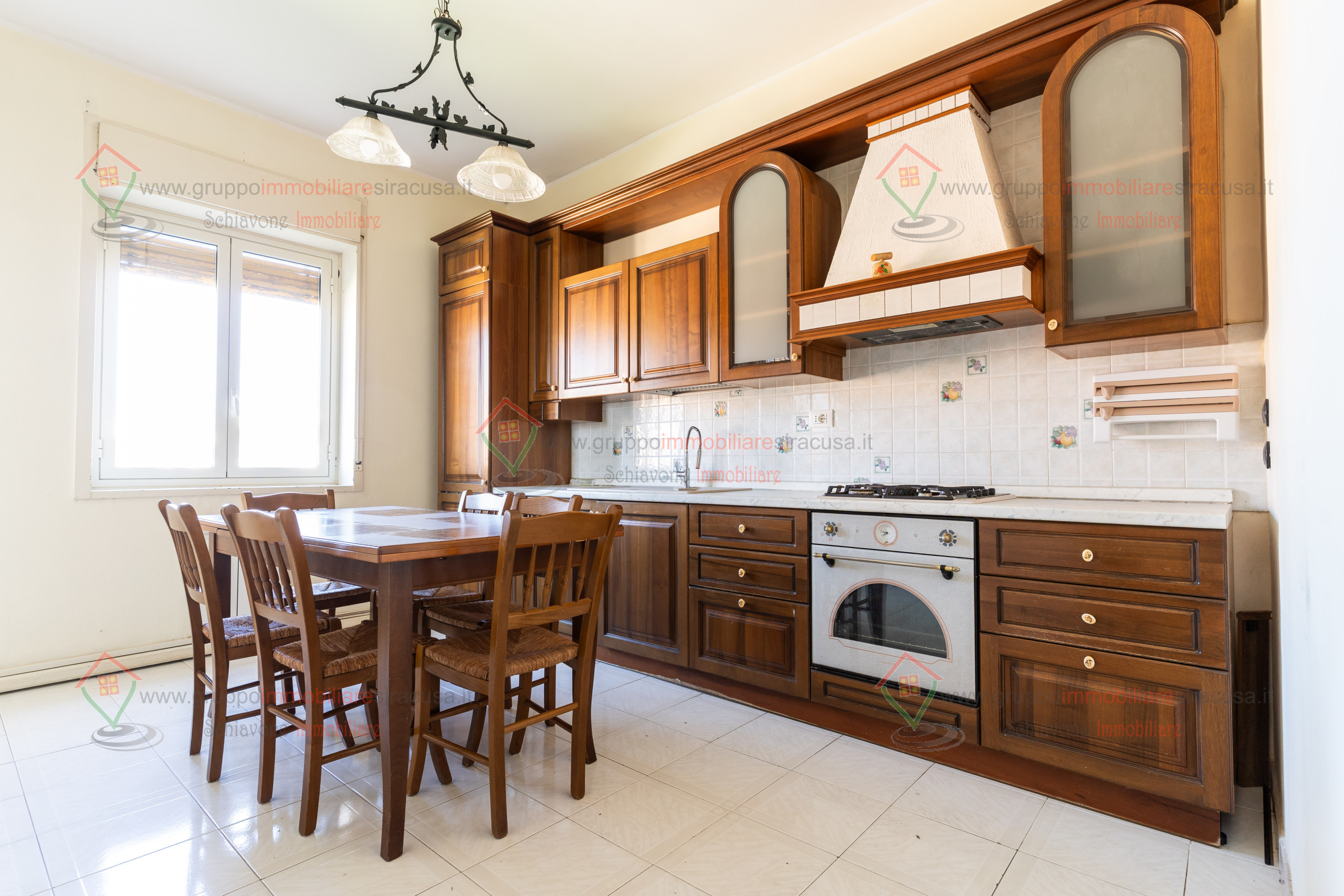 Quadrilocale in vendita, Siracusa pizzuta scala greca