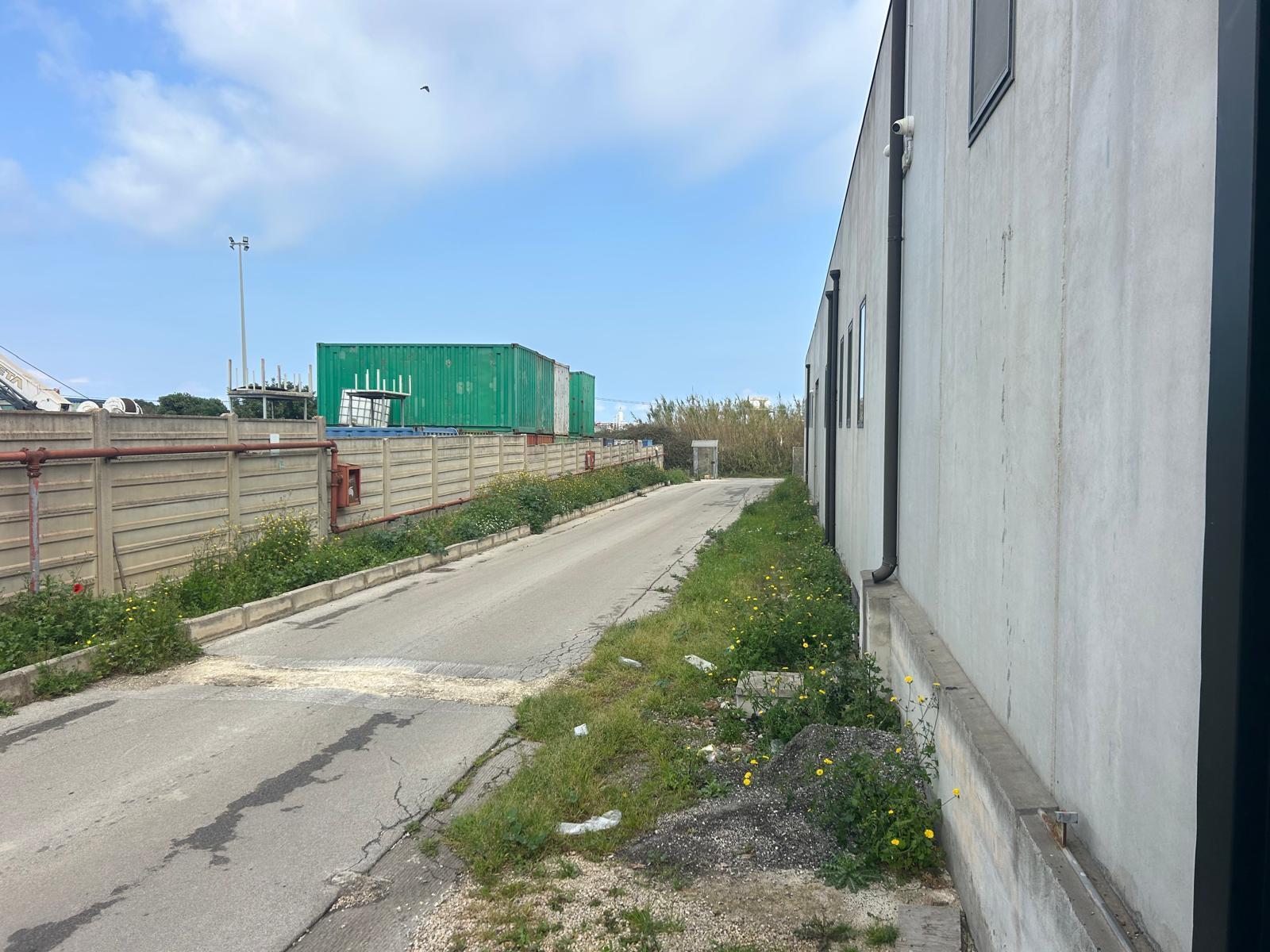 Capannone da ristrutturare, Siracusa targia