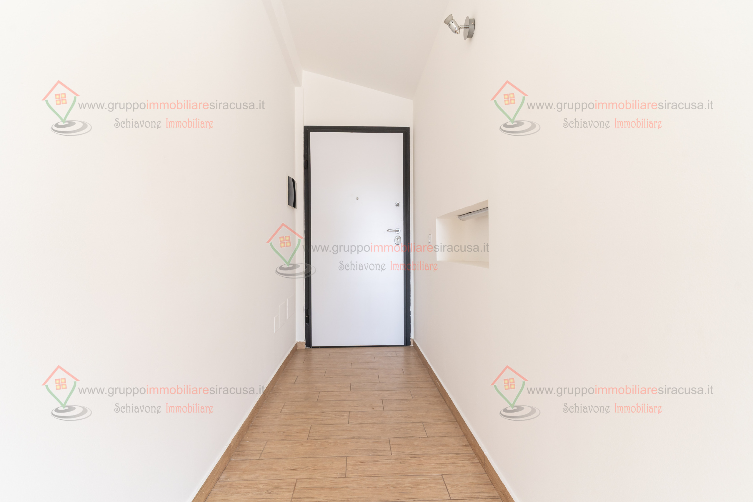Mansarda con terrazzo, Siracusa pizzuta scala greca