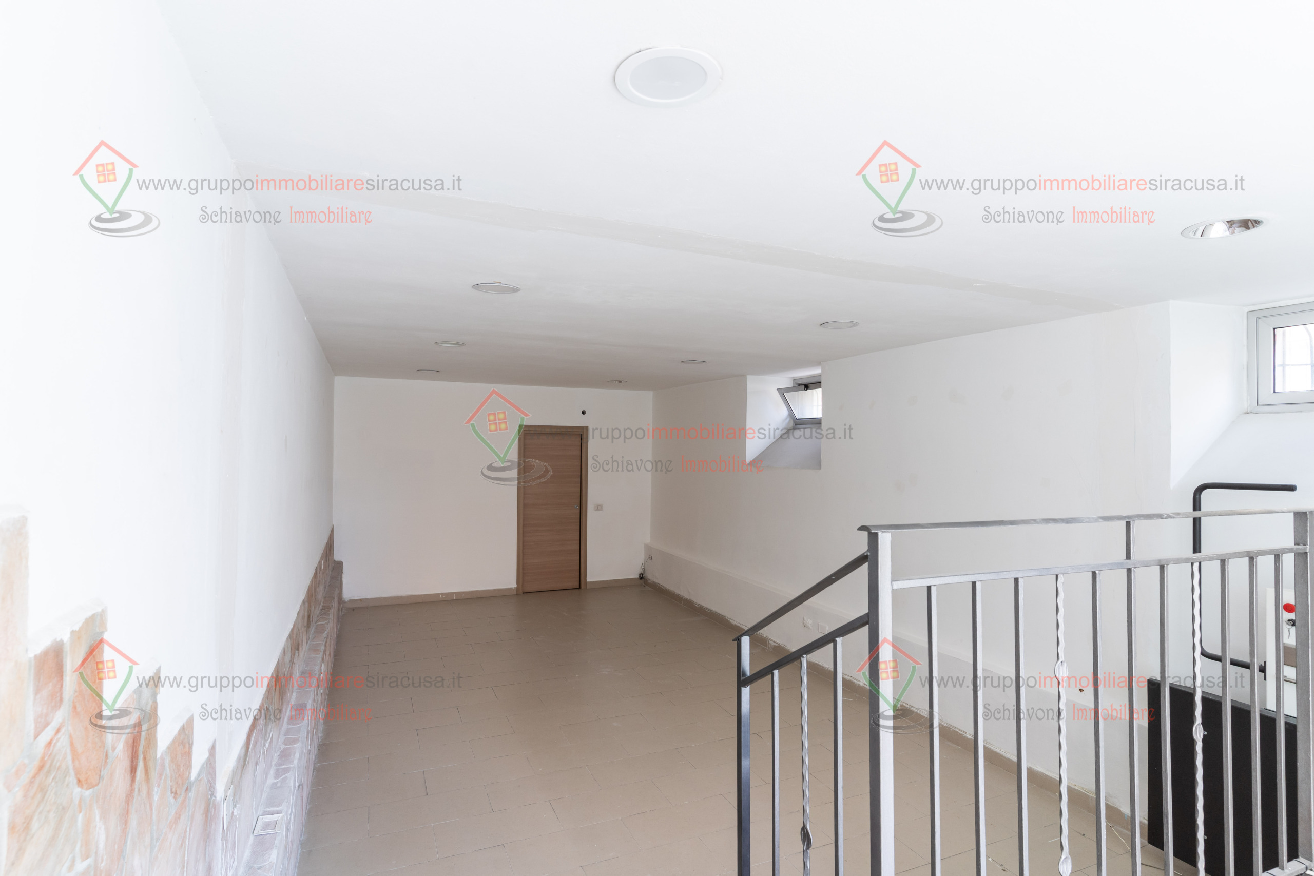 Locale commerciale ristrutturata, Siracusa adda gelone timoleonte