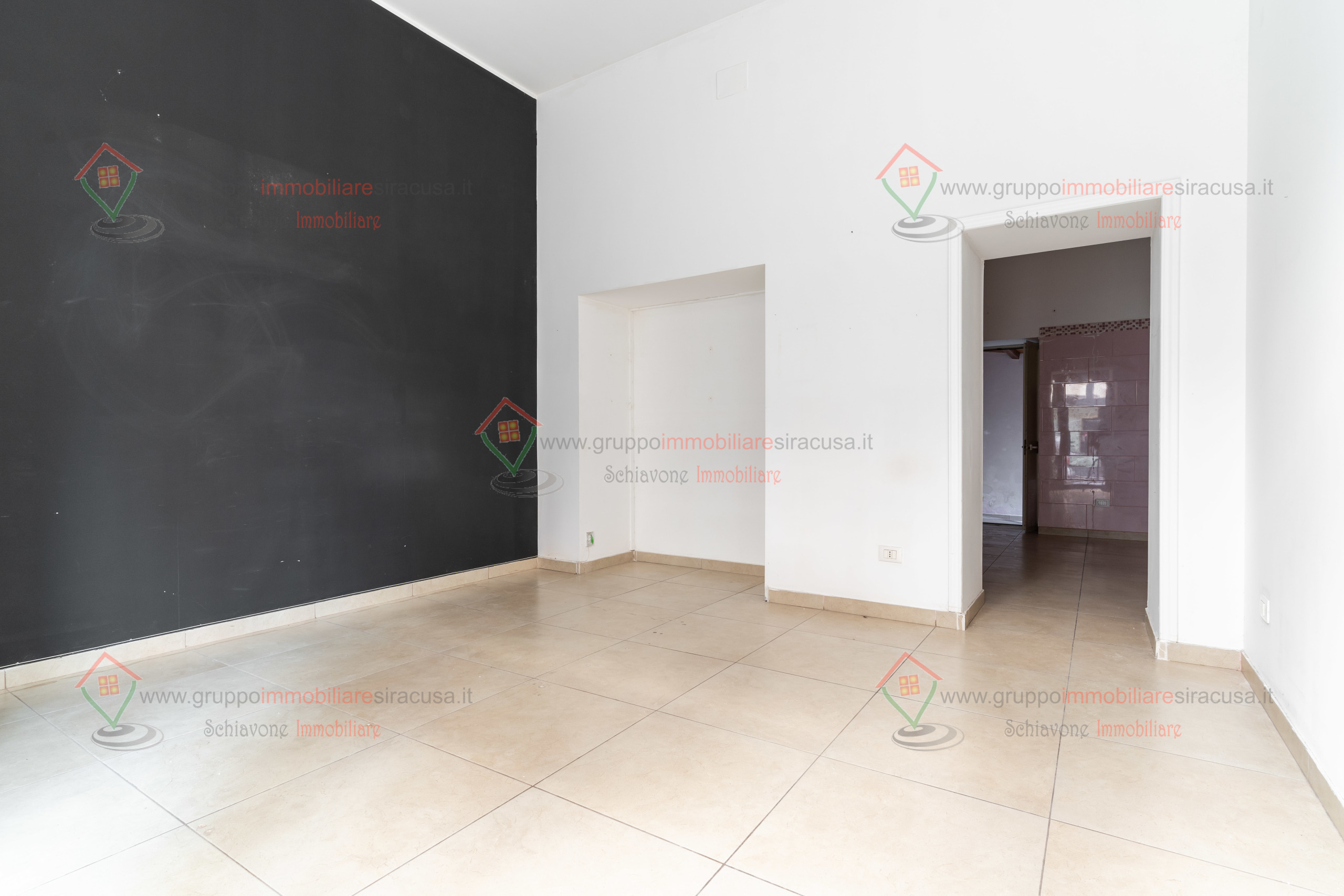 Locale commerciale ristrutturata, Siracusa adda gelone timoleonte