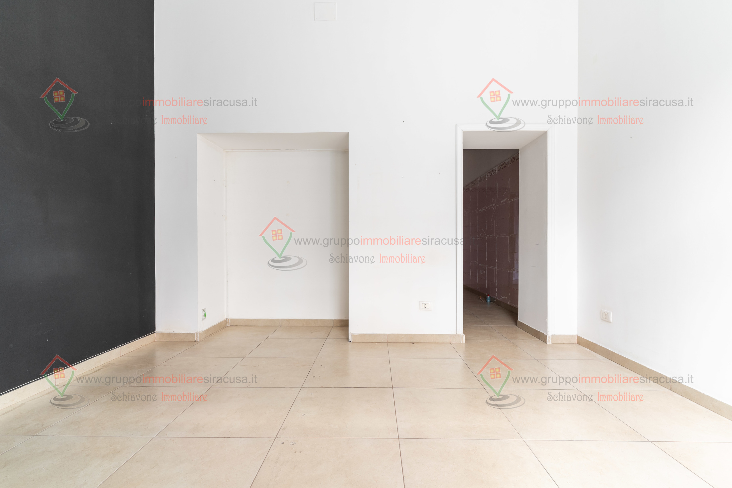 Locale commerciale ristrutturata, Siracusa adda gelone timoleonte