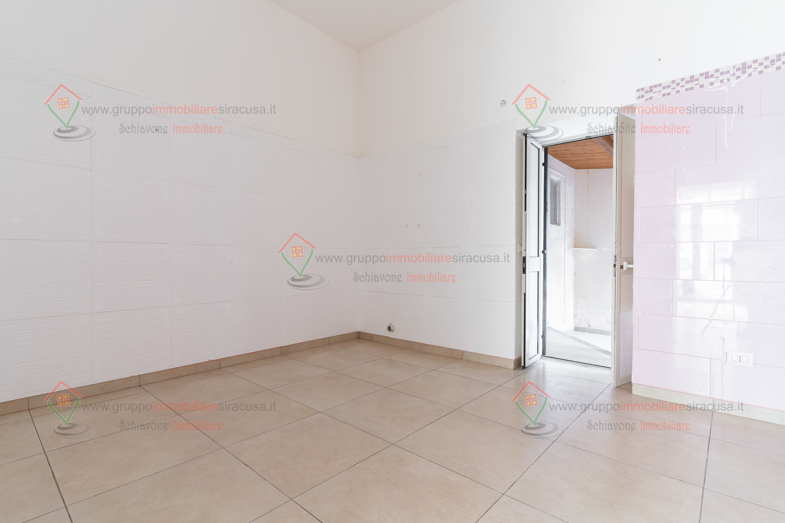 Locale commerciale ristrutturata, Siracusa adda gelone timoleonte