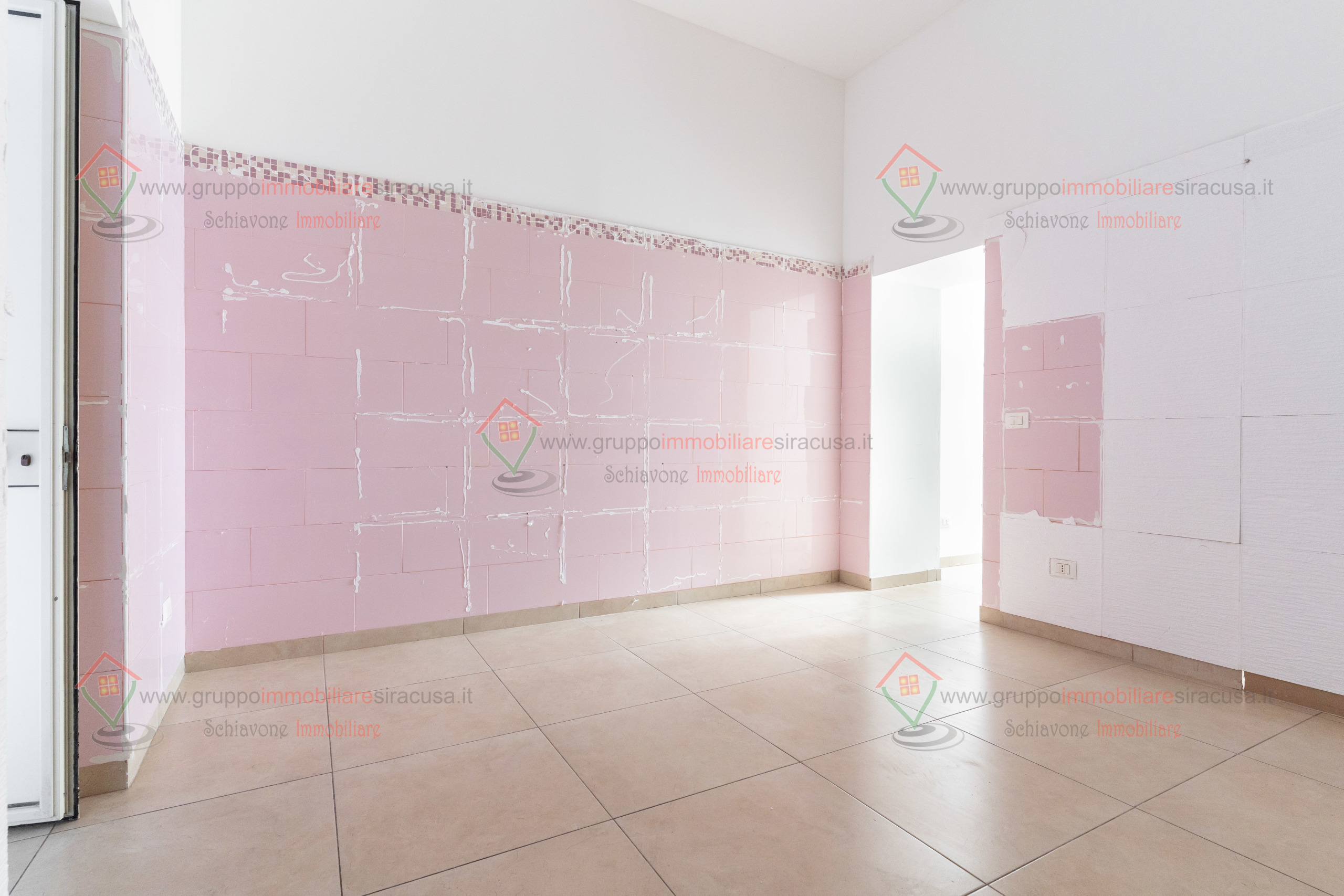 Locale commerciale ristrutturata, Siracusa adda gelone timoleonte