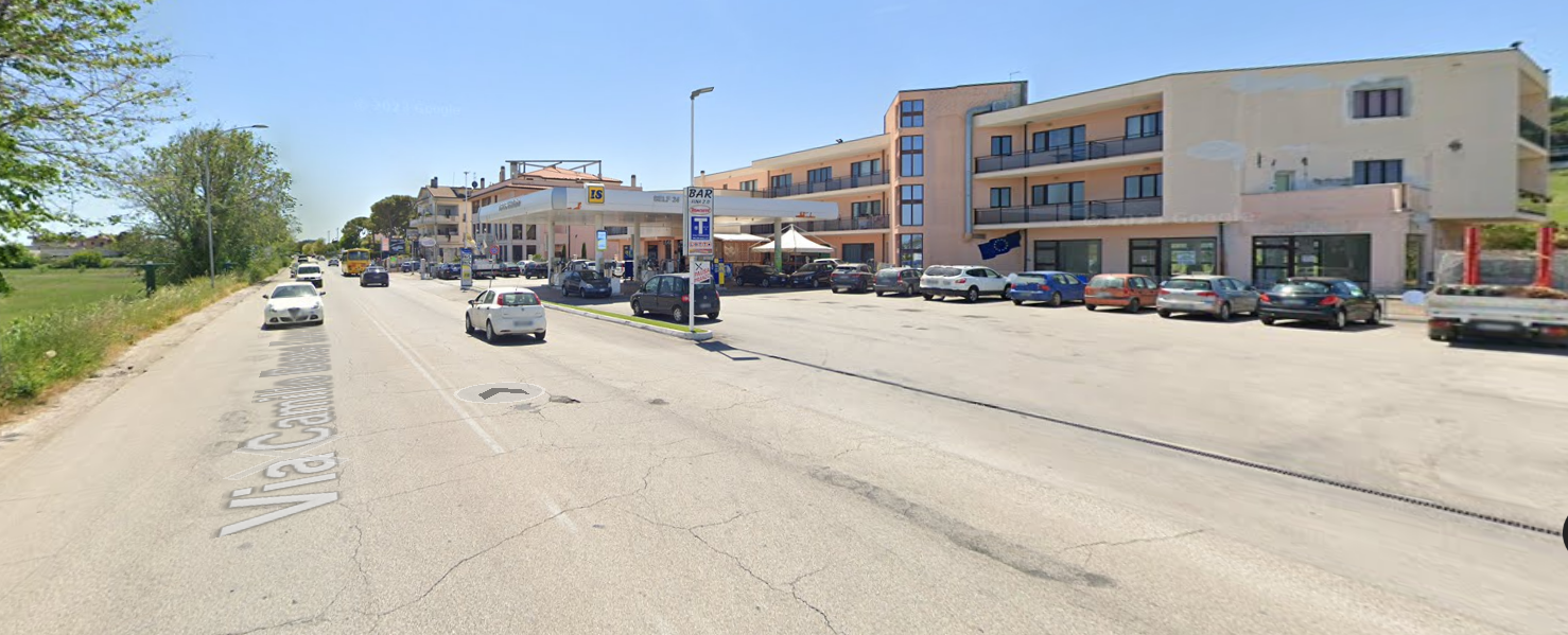 Locale commerciale in vendita in via cavour, Porto Sant'Elpidio