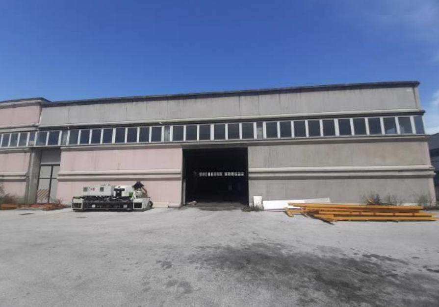 Capannone da ristrutturare in via dell'industria 5-7, Castelplanio