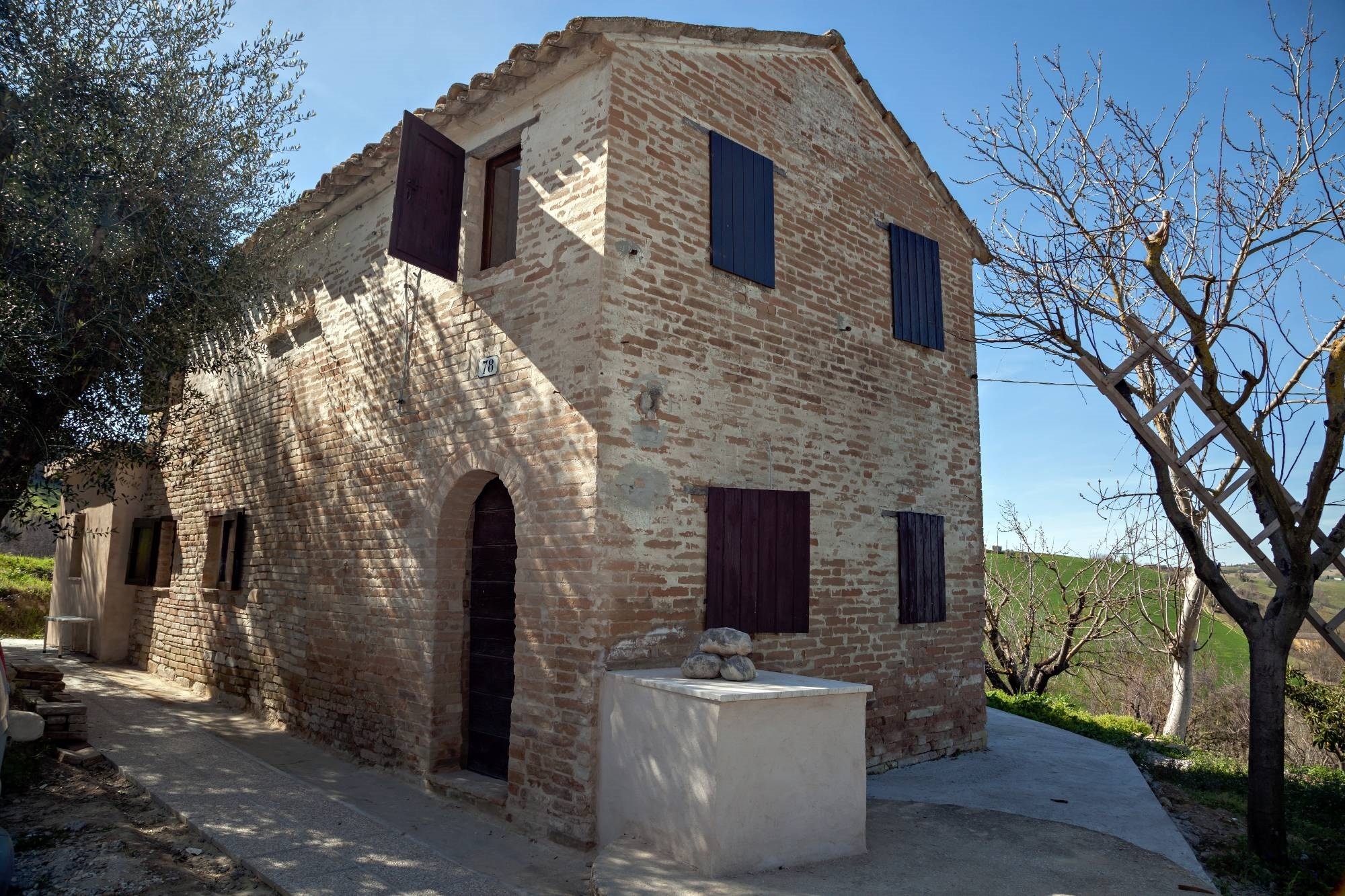 Rustico ristrutturato a Monsampietro Morico