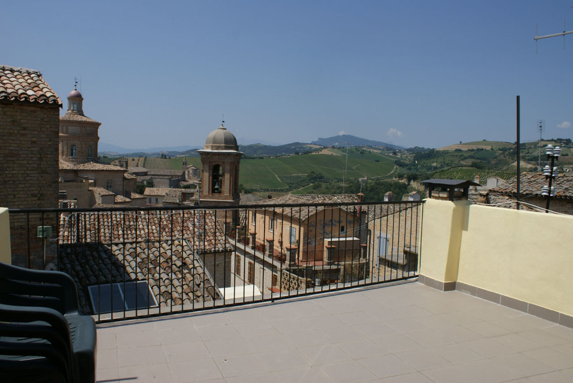 Casa indipendente con terrazzo a Offida