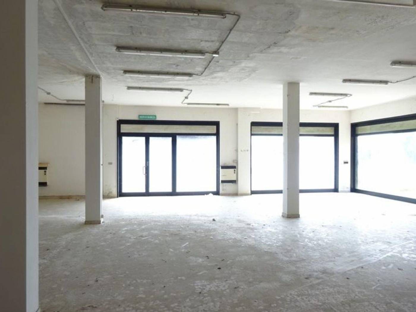 Locale commerciale da ristrutturare a Colli del Tronto