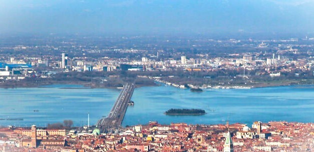 Stabile/Palazzo con giardino a Venezia