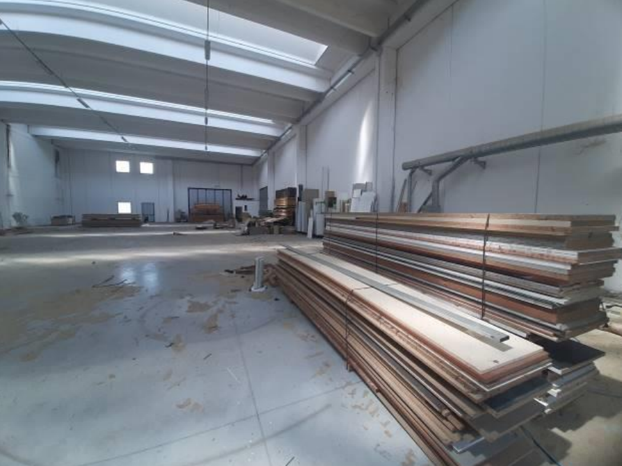 Capannone da ristrutturare in via del commercio 7, Castelplanio