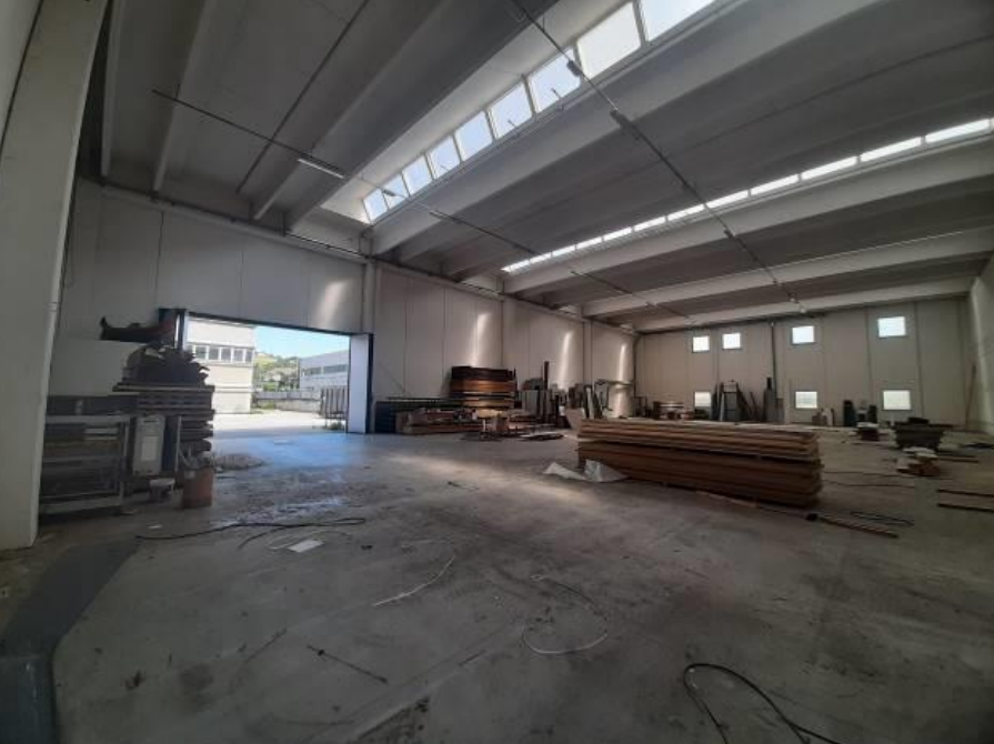 Capannone da ristrutturare in via del commercio 7, Castelplanio