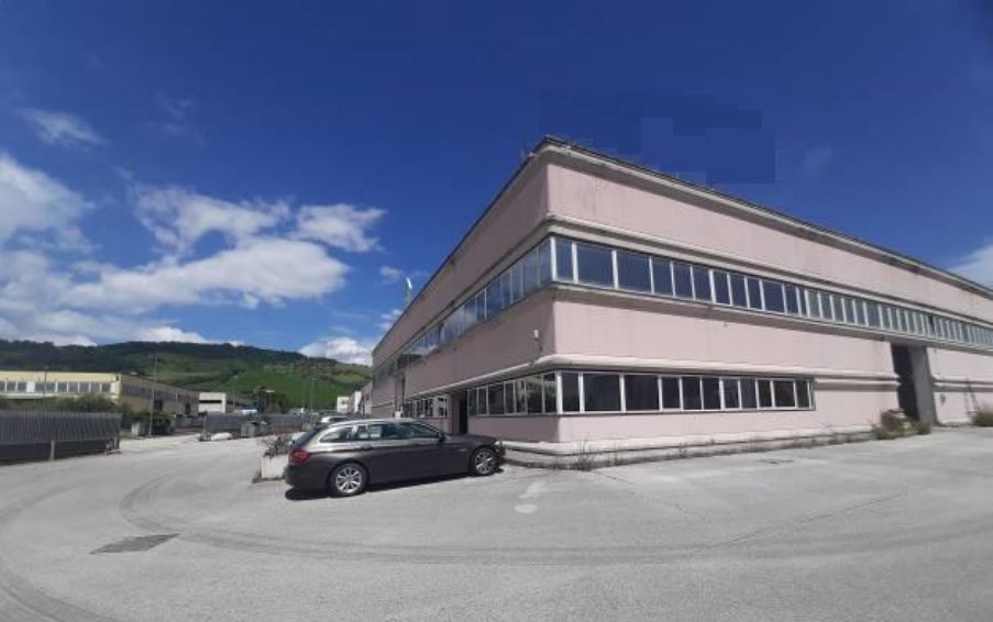 Capannone da ristrutturare in via dell'industria 5-7, Castelplanio