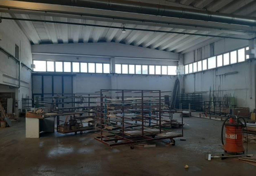 Capannone da ristrutturare in via dell'industria 5-7, Castelplanio