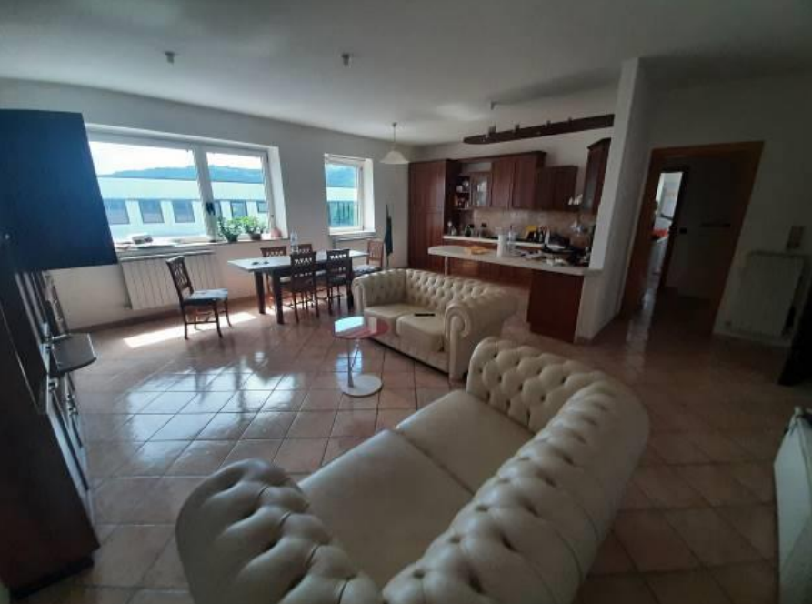 Capannone da ristrutturare in via dell'industria 5-7, Castelplanio