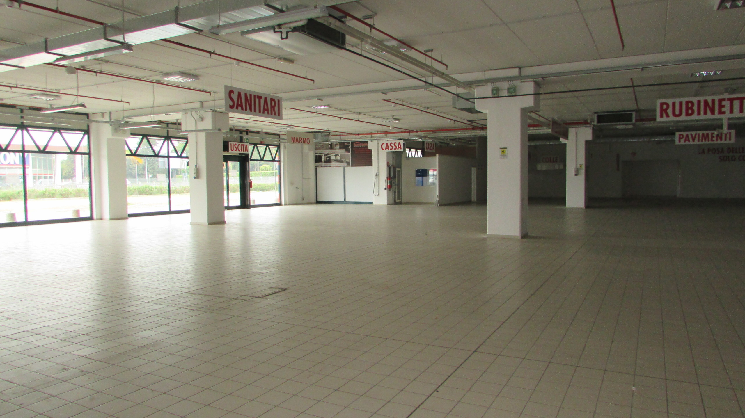 Locale commerciale da ristrutturare in via einaudi, Civitanova Marche