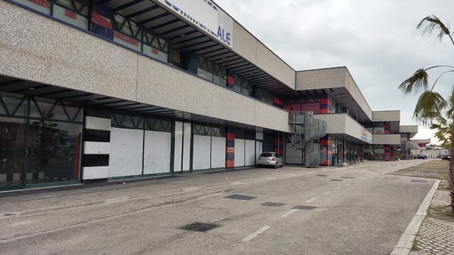 Locale commerciale da ristrutturare in via einaudi, Civitanova Marche