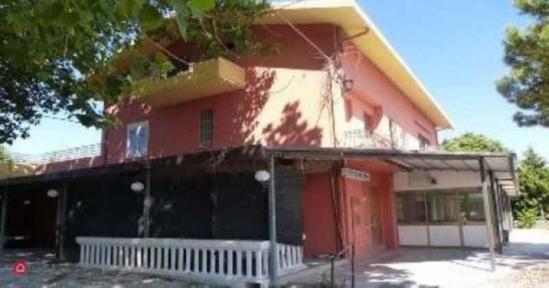 Locale commerciale da ristrutturare a Gabicce Mare