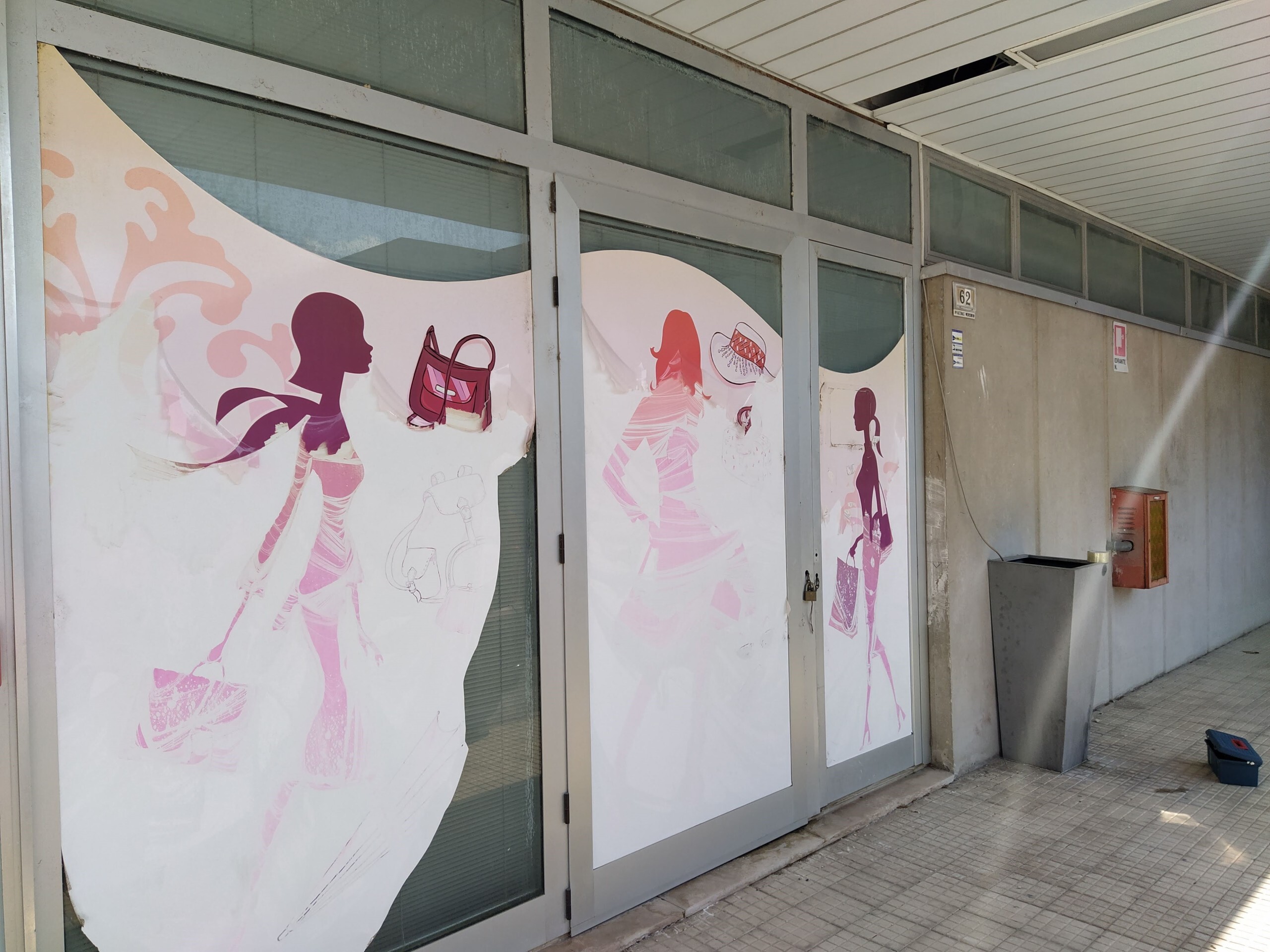 Locale commerciale da ristrutturare in piazzale mercurio, Macerata