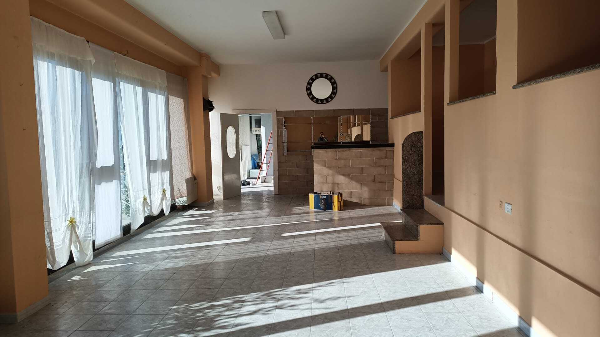 Capannone da ristrutturare in strada statale 17, Barisciano