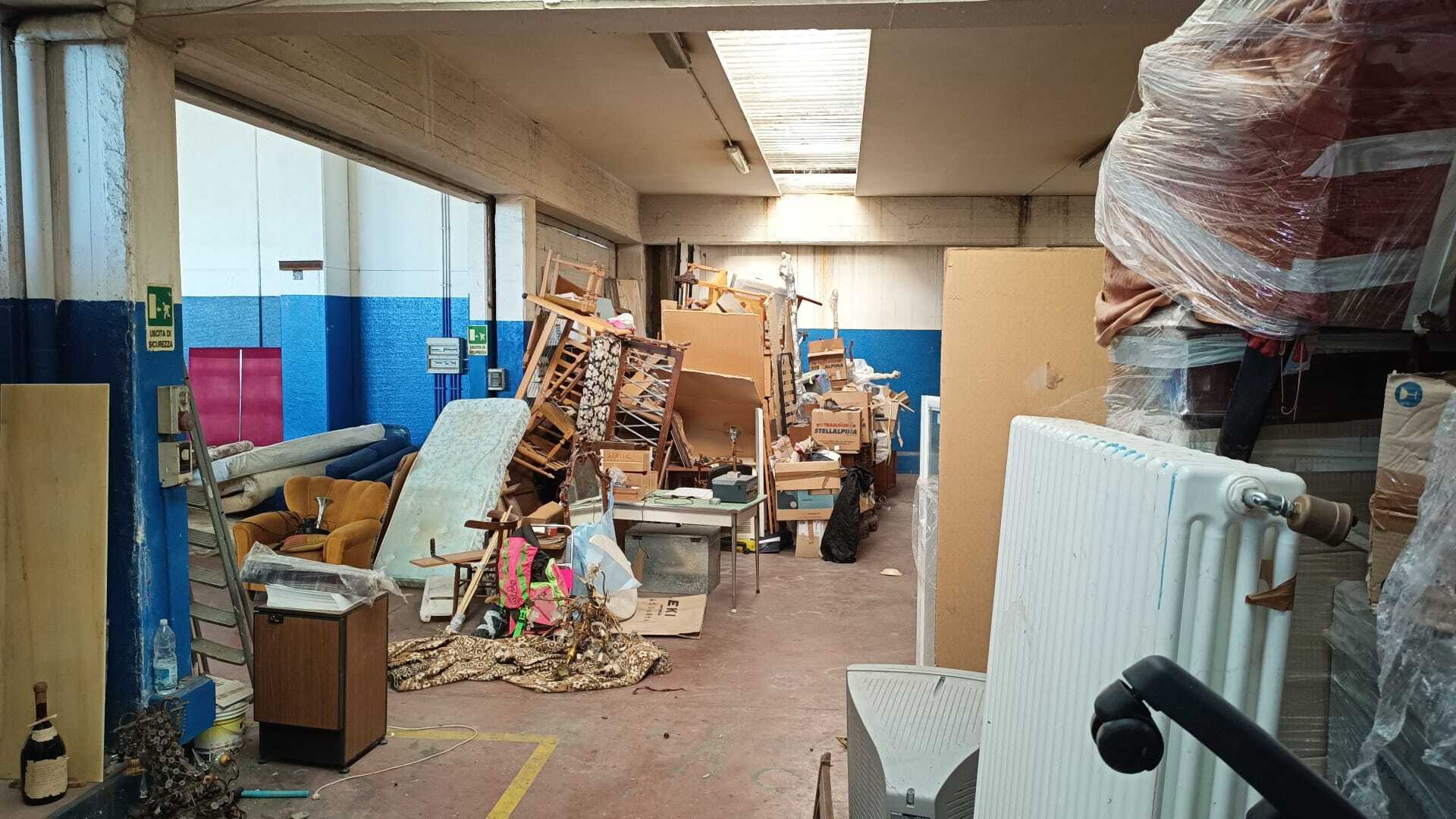 Capannone da ristrutturare in strada statale 17, Barisciano