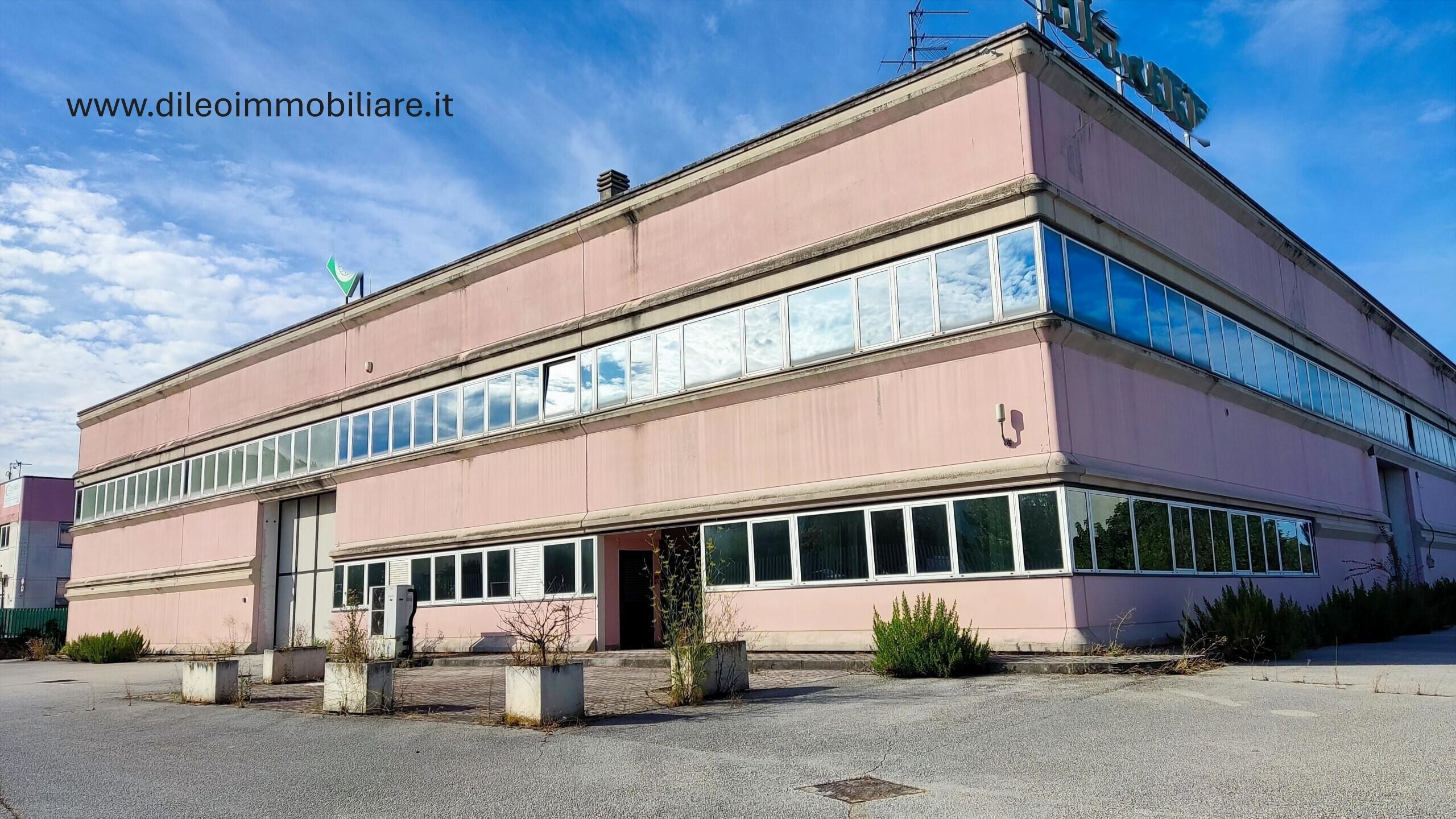 Capannone da ristrutturare in via dell'industria 5-7, Castelplanio