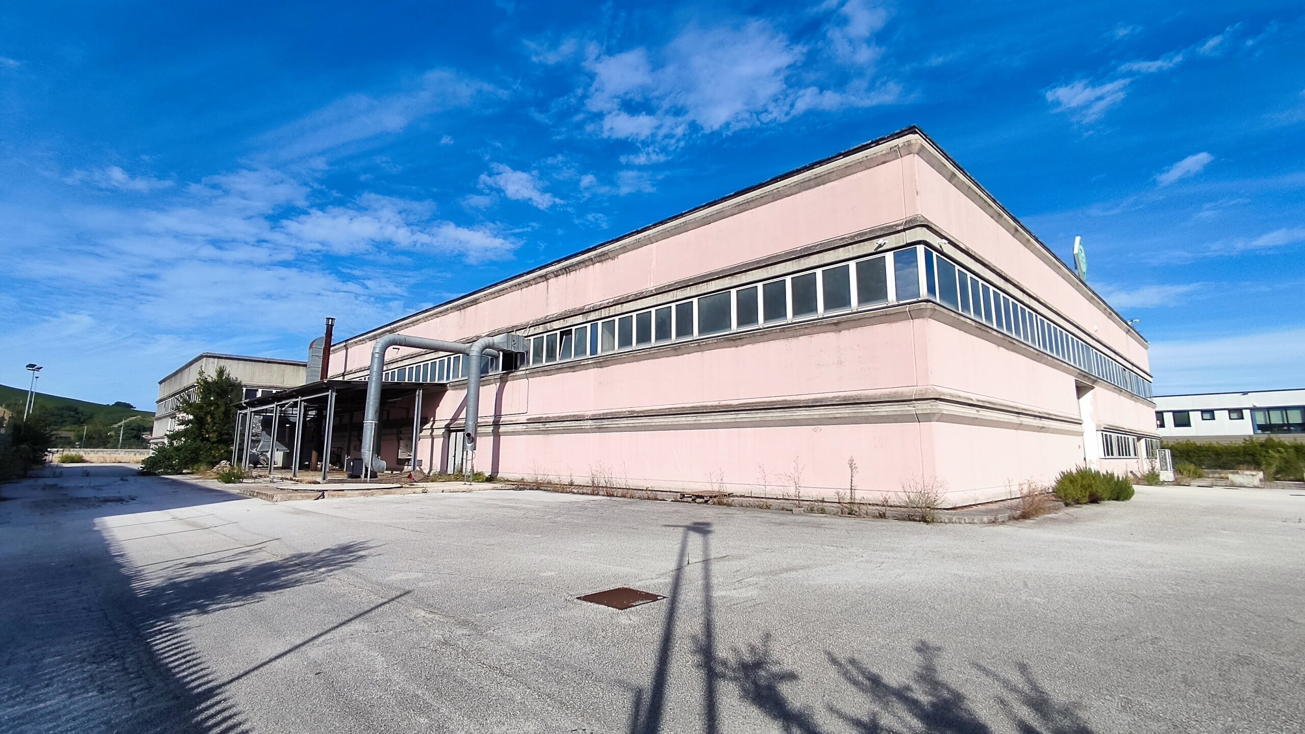 Capannone da ristrutturare in via dell'industria 5-7, Castelplanio