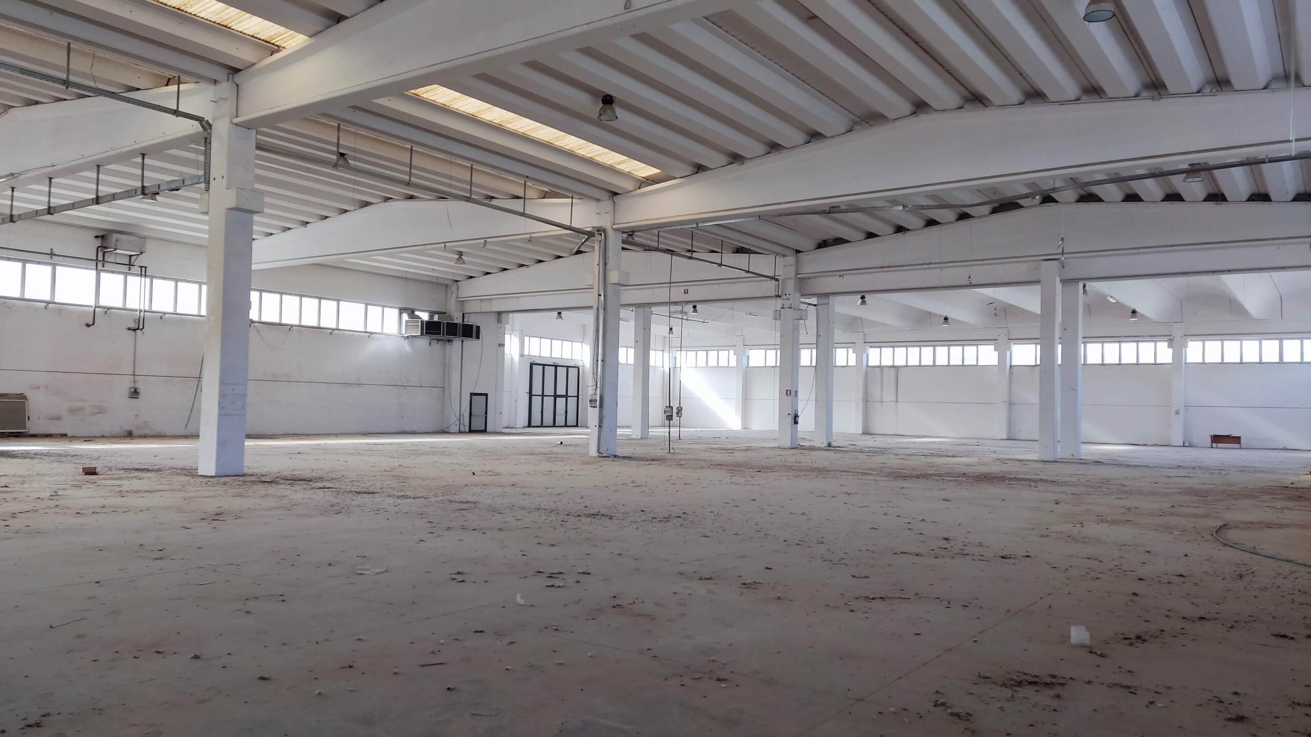 Capannone da ristrutturare in via dell'industria 5-7, Castelplanio