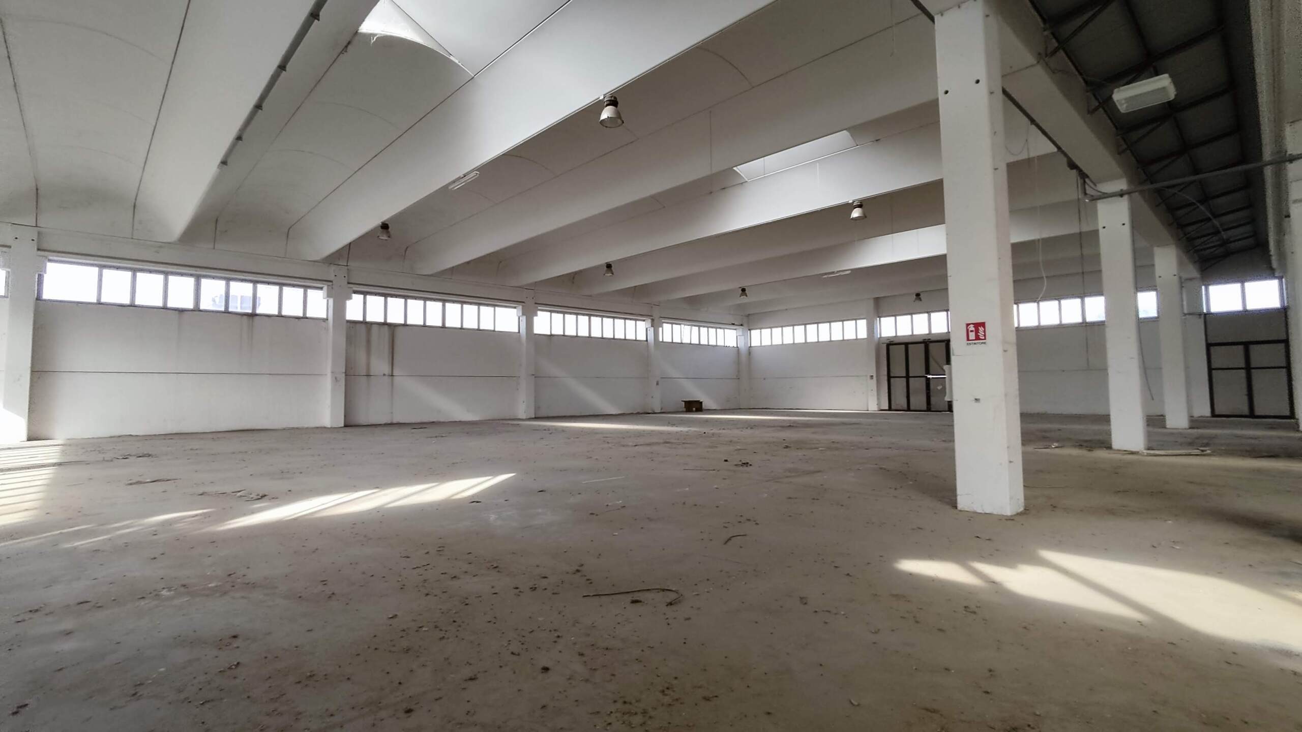 Capannone da ristrutturare in via dell'industria 5-7, Castelplanio