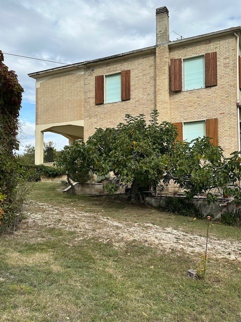 Casa indipendente con giardino a Carassai