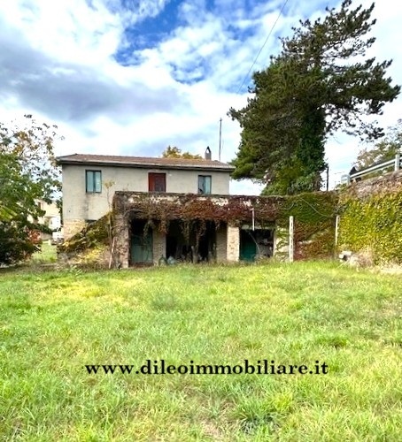 Casa indipendente con terrazzo a Carassai