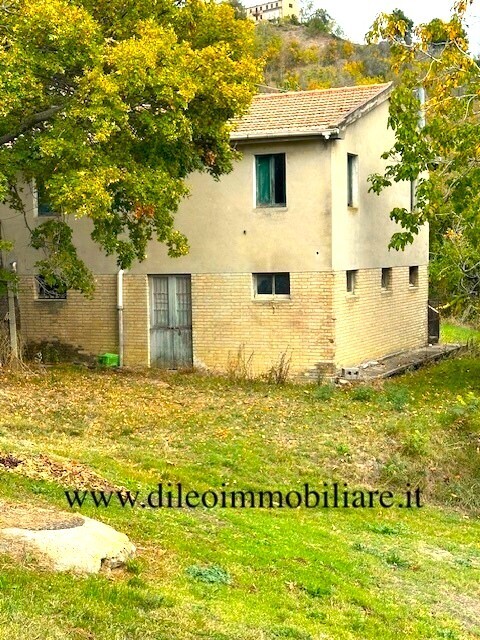 Casa indipendente con terrazzo a Carassai