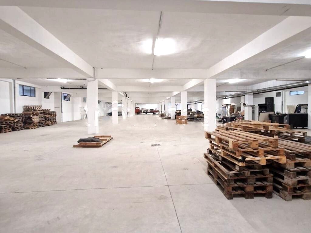 Capannone in affitto a Roma