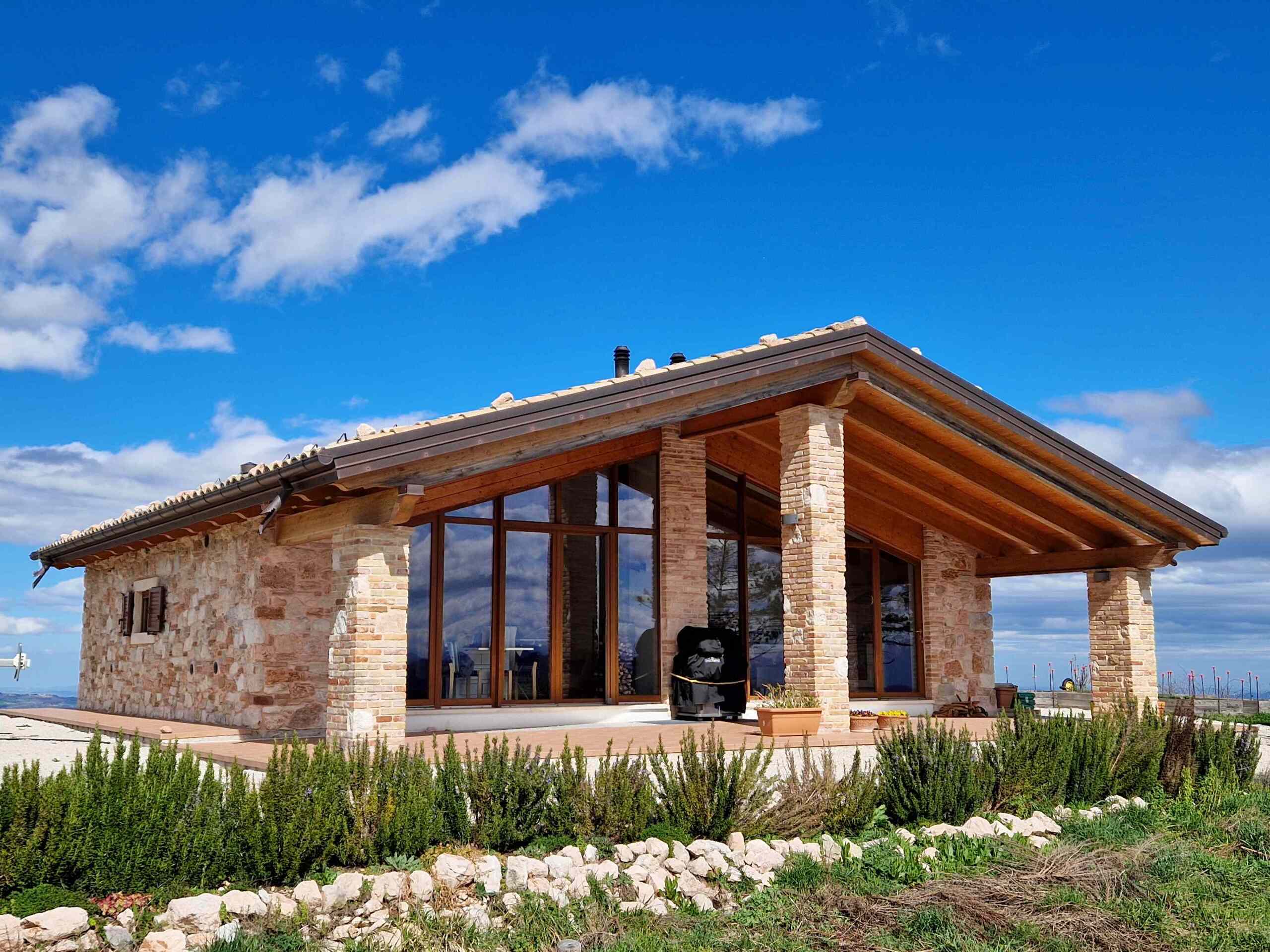 Casa indipendente con giardino in villa casalicchio s.n.c., Amandola