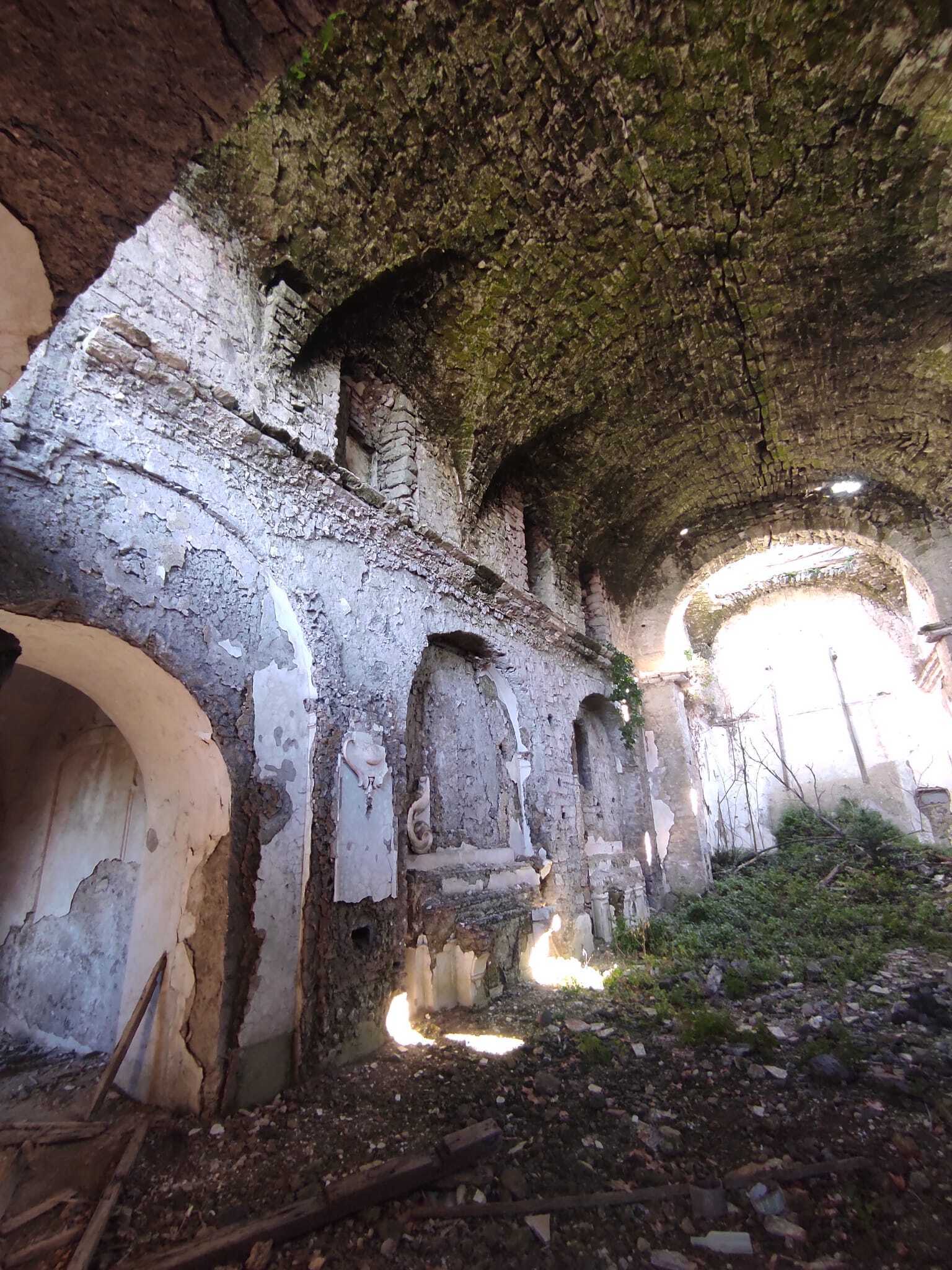 Stabile/Palazzo da ristrutturare a Fisciano